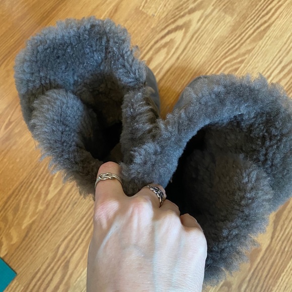 EUC Ugg Bailey Button Triplet boots in grey - Picture 10 of 11